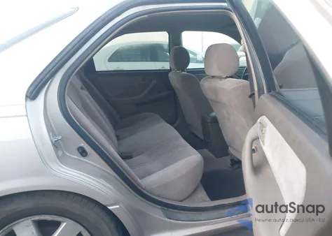 1997 Toyota Camry Le z USA, uszkodzony, nr VIN 4T1BG22KXVU787551